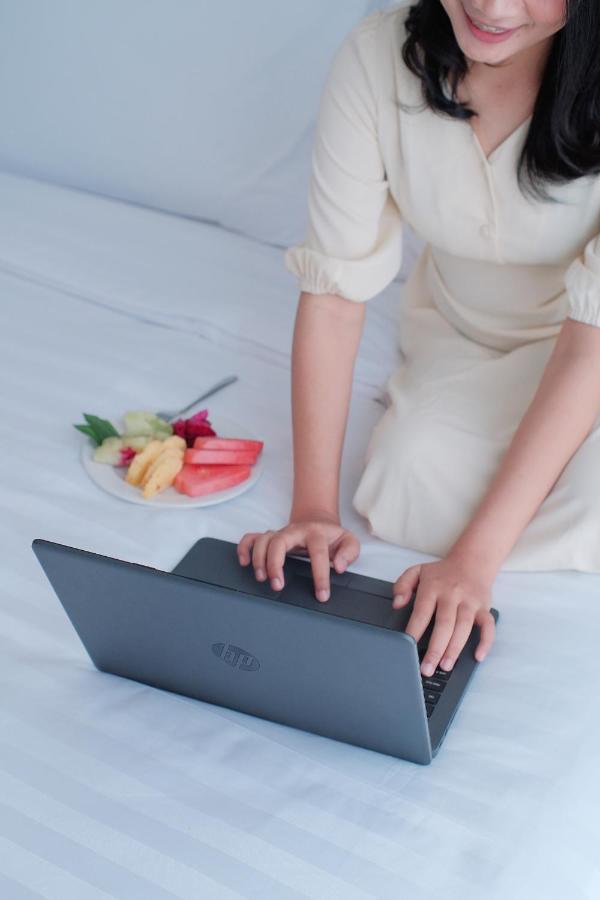 Azana Style Hotel Bandara Jakarta タンゲラン エクステリア 写真
